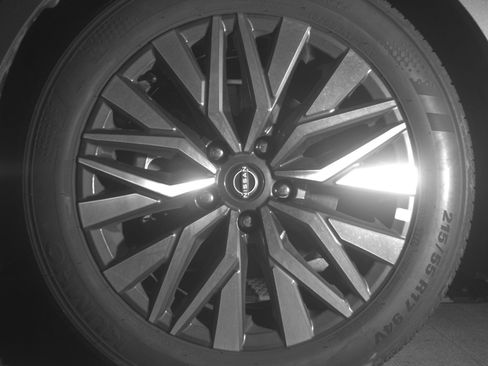 Used 2025 Nissan Altima 2.5 SV FWD image 12