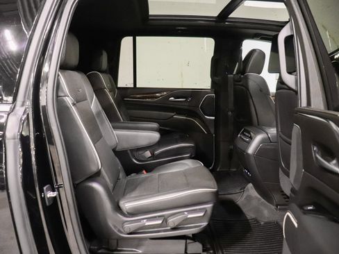 Used 2023 Cadillac Escalade ESV Premium Luxury AWD/4WD image 23
