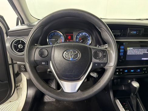 Used 2018 Toyota Corolla LE FWD image 15