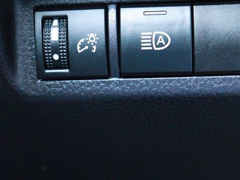 Used 2025 Toyota RAV4 XLE FWD image 25