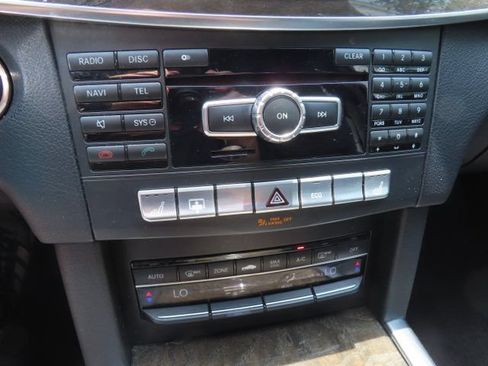 Used 2014 Mercedes-Benz E 350 Sedan image 25