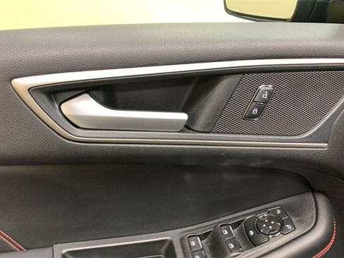 Used 2020 Ford Edge ST-Line w/ Cold Weather Package image 28