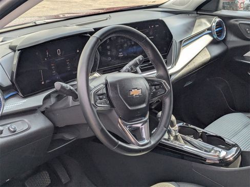Used 2025 Chevrolet Trax LT w/ LT Convenience Package image 14