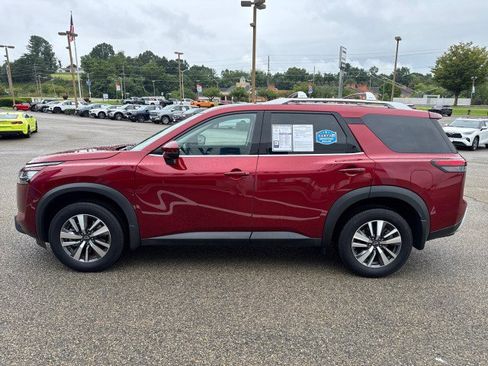 Used 2024 Nissan Pathfinder SL image 2