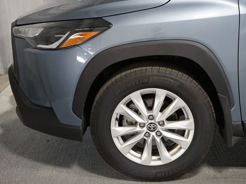 Used 2025 Toyota Corolla Cross LE image 5