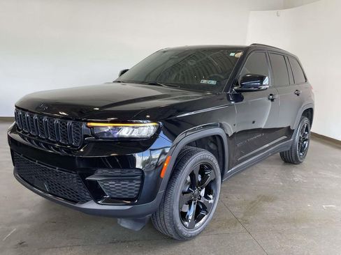 Used 2025 Jeep Grand Cherokee Altitude AWD/4WD image 1