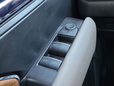 Used 2024 GMC Canyon Denali image 13