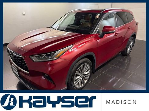Used 2020 Toyota Highlander Platinum AWD/4WD image 3