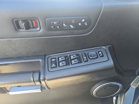 Used 2005 HUMMER H2 SUT w/ Preferred Equipment Group image 16