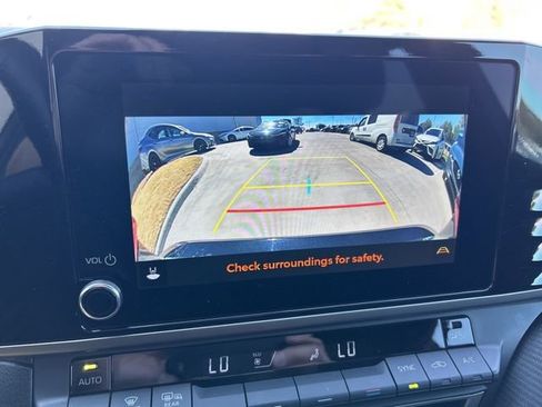 Used 2025 Toyota Camry SE image 13