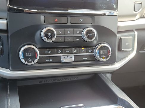 Used 2023 Ford Expedition XLT RWD image 31