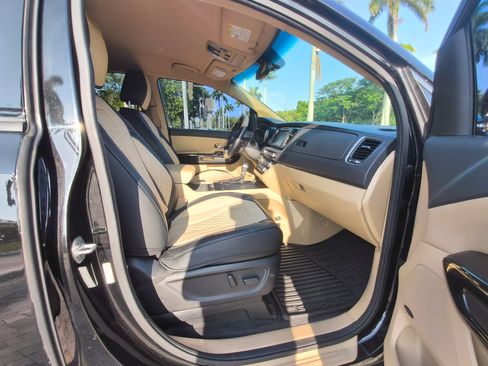 Used 2018 Kia Sedona SX FWD image 42