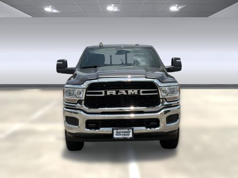 Used 2024 RAM 2500 Tradesman w/ Chrome Appearance Group AWD/4WD image 6