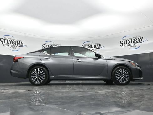 Used 2025 Nissan Altima 2.5 SV FWD image 36