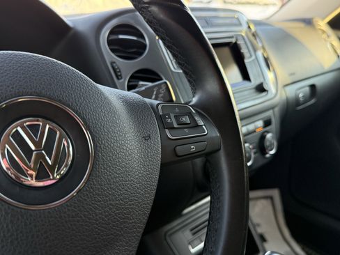 Used 2016 Volkswagen Tiguan S image 18