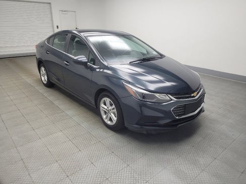 Used 2017 Chevrolet Cruze LT w/ Convenience Package FWD image 11