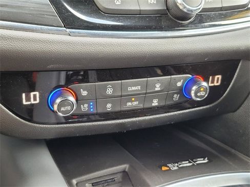 Used 2024 Buick Enclave Premium image 33