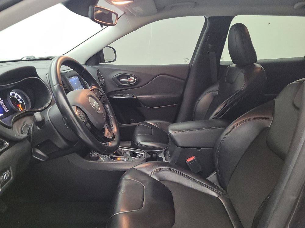 Used 2021 Jeep Cherokee Latitude Plus AWD/4WD image 17