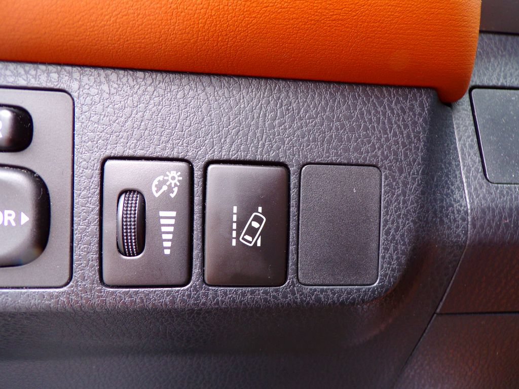 Used 2016 Toyota RAV4 Limited AWD/4WD image 25