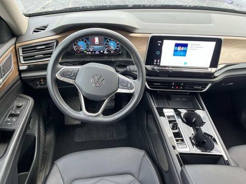 Used 2025 Volkswagen Atlas SE AWD/4WD image 12