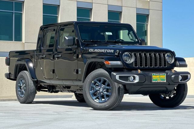 New 2026 Jeep Gladiator Sport AWD/4WD image 2