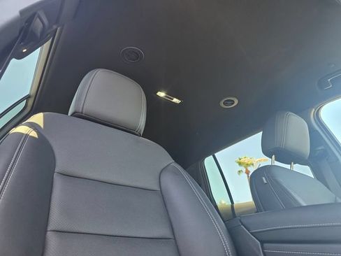 Used 2025 Chevrolet Traverse LT FWD image 20