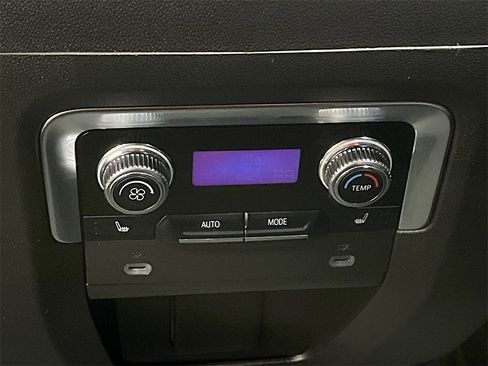 Used 2024 GMC Yukon XL AT4 w/ Technology Package image 27