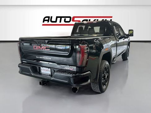 Used 2025 GMC Sierra 2500 AT4 AWD/4WD image 7