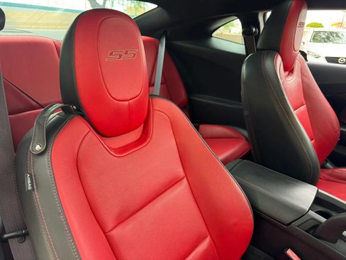 Used 2015 Chevrolet Camaro SS w/ Commemorative Special Edition RWD image 31