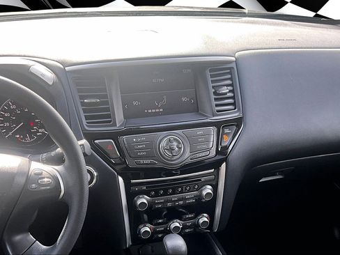 Used 2020 Nissan Pathfinder S image 6