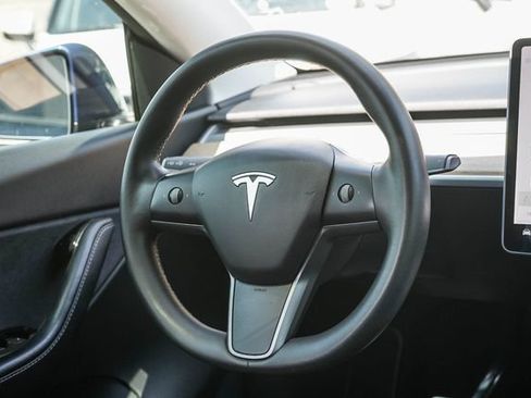 Used 2021 Tesla Model Y Long Range AWD/4WD image 17
