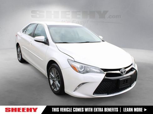 Certified 2017 Toyota Camry SE image 1