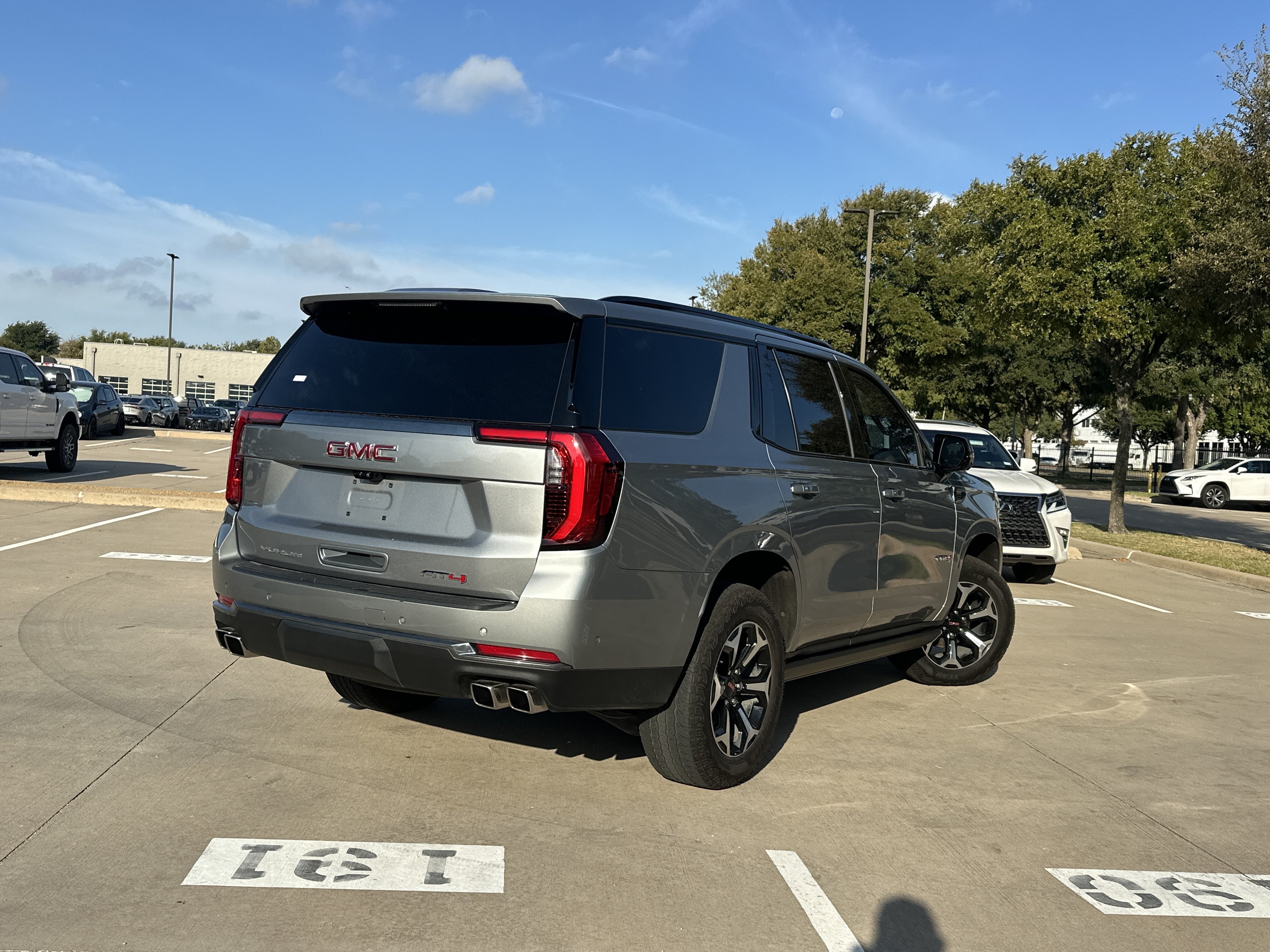 Used 2025 GMC Yukon AT4 w/ AT4 Premium Package AWD/4WD image 2