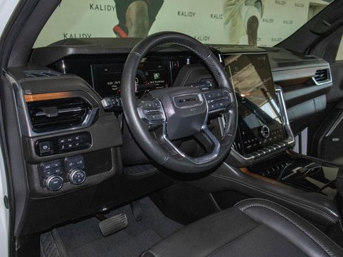 Used 2025 GMC Yukon Denali AWD/4WD image 5