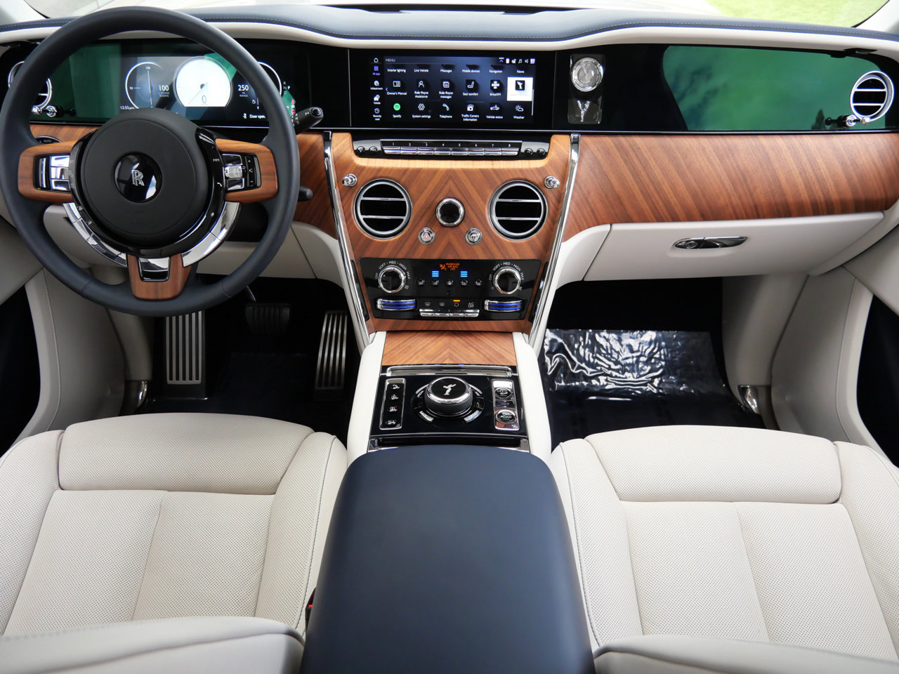 Used 2025 Rolls-Royce Cullinan AWD/4WD image 4