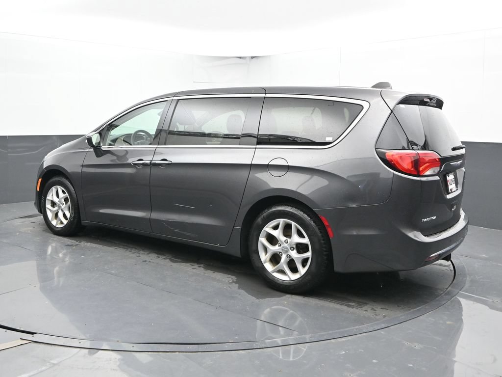 Used 2018 Chrysler Pacifica Touring Plus w/ Tire & Wheel Group FWD image 9