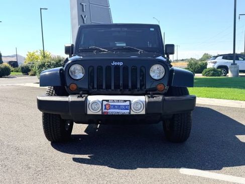 Used 2012 Jeep Wrangler Unlimited Sahara w/ Connectivity Group AWD/4WD image 2