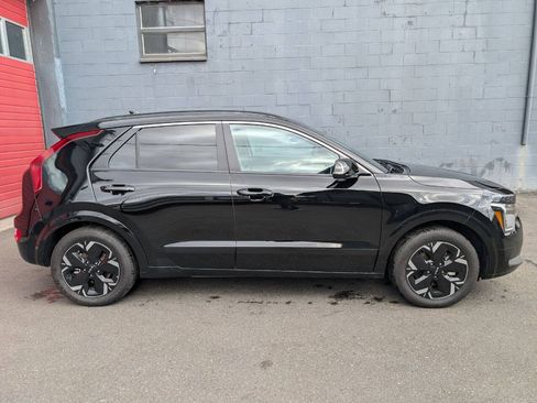 Used 2025 Kia Niro Wind FWD image 2