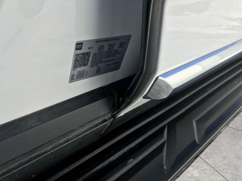 Certified 2025 GMC Yukon XL Denali image 33