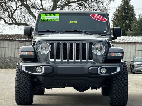 Used 2023 Jeep Gladiator Overland image 12