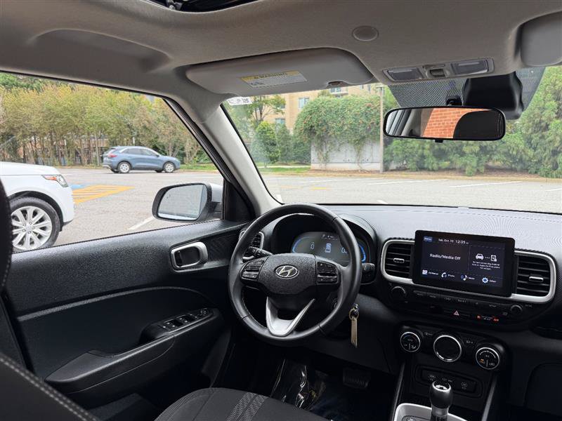Used 2023 Hyundai Venue SEL w/ Cargo Package FWD image 31