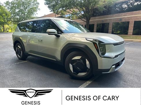 Used 2024 Kia EV9 Light Long Range RWD image 1