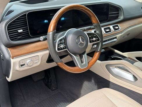 Used 2020 Mercedes-Benz GLE 450 4MATIC w/ AMG Line Exterior image 4