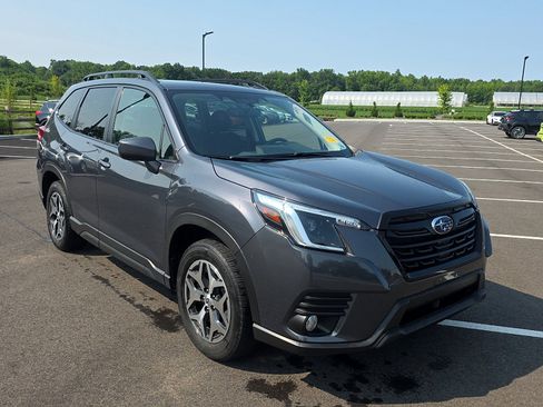 Used 2023 Subaru Forester Premium AWD/4WD image 3