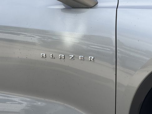 Used 2025 Chevrolet Blazer LT AWD/4WD image 4