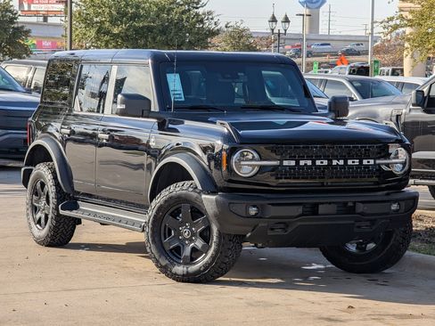 New 2025 Ford Bronco Outer Banks image 2