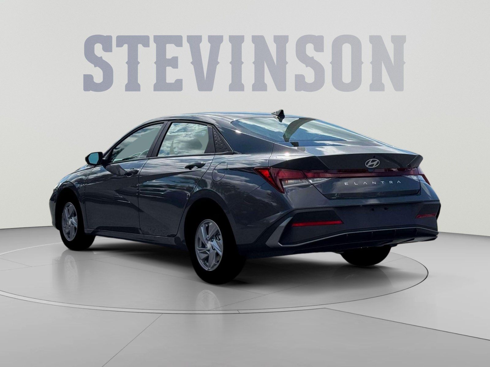 Used 2026 Hyundai Elantra SE FWD image 5