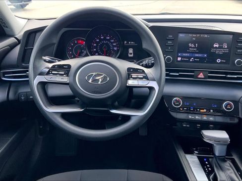 Used 2023 Hyundai Elantra SEL w/ Preferred Accessory Package image 5