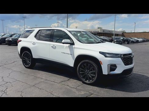 Certified 2023 Chevrolet Traverse RS w/ LPO, Floor Liner Package FWD image 2