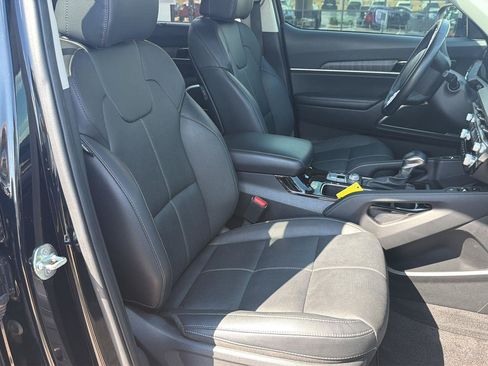 Used 2024 Kia Telluride EX w/ EX Captain's Chair Package FWD image 22